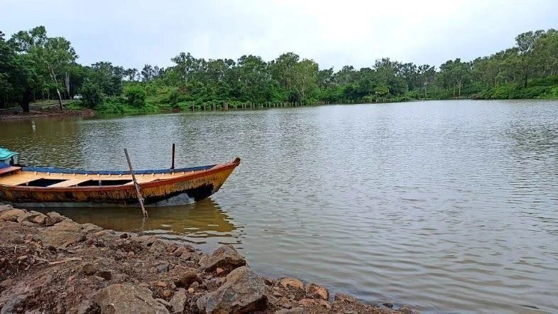 Shakkar Lake