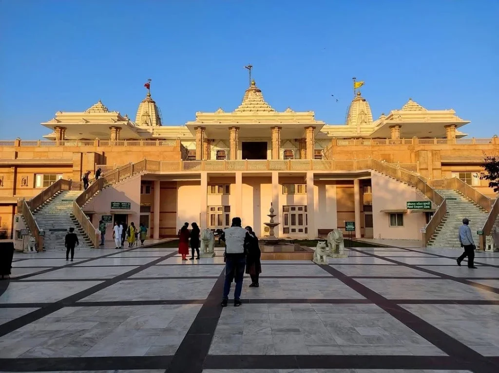 Trimandir, Adalaj